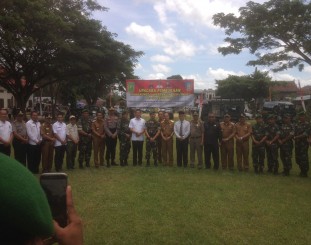 Keterangan Gambar : Foto bersama  jajaran TNI dan Pemda Konsel usai pembukaan TMMD di Konsel (Foto : WAA)
