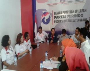 KPU Sultra bersama Pengurus Partai Perindo.
Foto: Iam