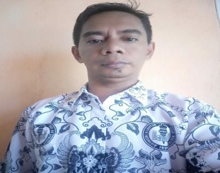 Ketgam: Ketua PGRI Kabupaten Wakatobi, Asman Hamdi alias Bung Paus.