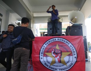 Ketgam :  aksi unjuk rasa di Kantor ESDM prov sultra