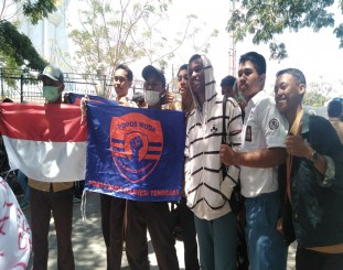 Para pelajar di Kota Kendari yang ikut melakukan demonstrasi menolak revisi UU KPK