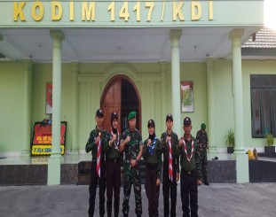 Ketgam. Komandan Kodim 1417/Kendari Kol Inf Drs Alamsyah M.si, bersama kontingen Pramuka Saka Wira Kartika Kodim 1417/Kendari.