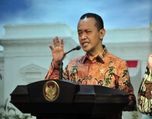 Kepala BKPM Bahlil Lahadalia menyampaikan keterangan pers usai mengikuti Rapat Terbatas tentang Percepatan Kemudahan Berusaha, di Kantor Presiden, Jakarta, Kamis (21/11) siang.
