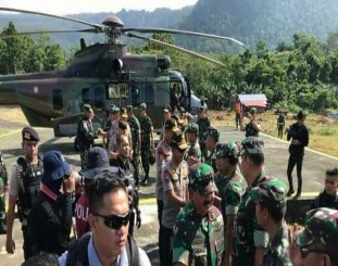 Kapolri Jenderal Polisi Idham Azis bersama Panglima TNI Marsekal Hadi Tjahjanto mengawali kunjungan kerja di Papua