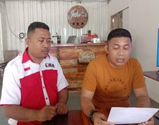 Ketgam : Gubernur Perkumpulan Lumbung informasi rakyat saat membacakan surat permohonan maaf 