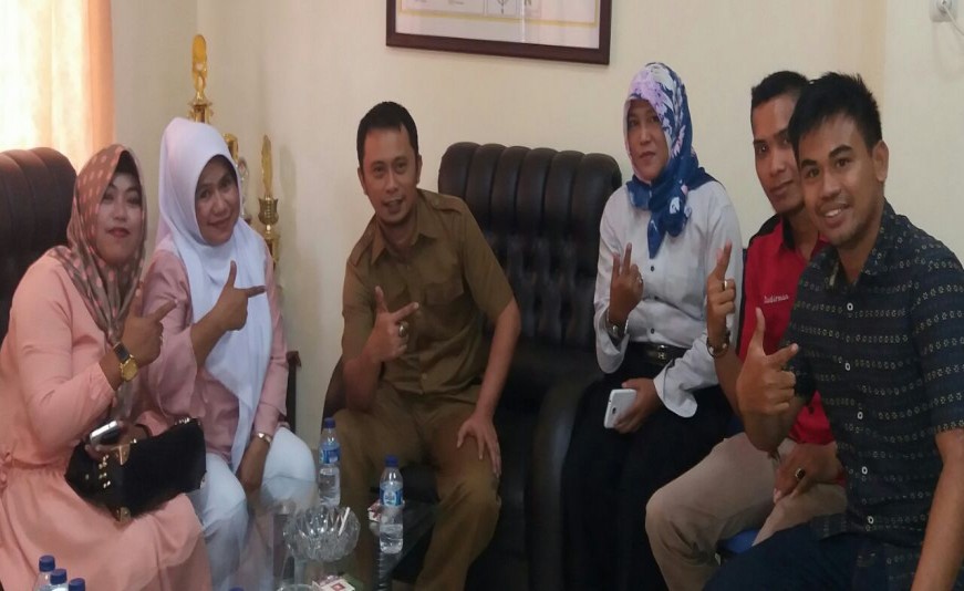 Ketgam : suasana pertemuan ketua DPW Join Sulbar Dengan Kadis Pu Matra/ foto E. syam 