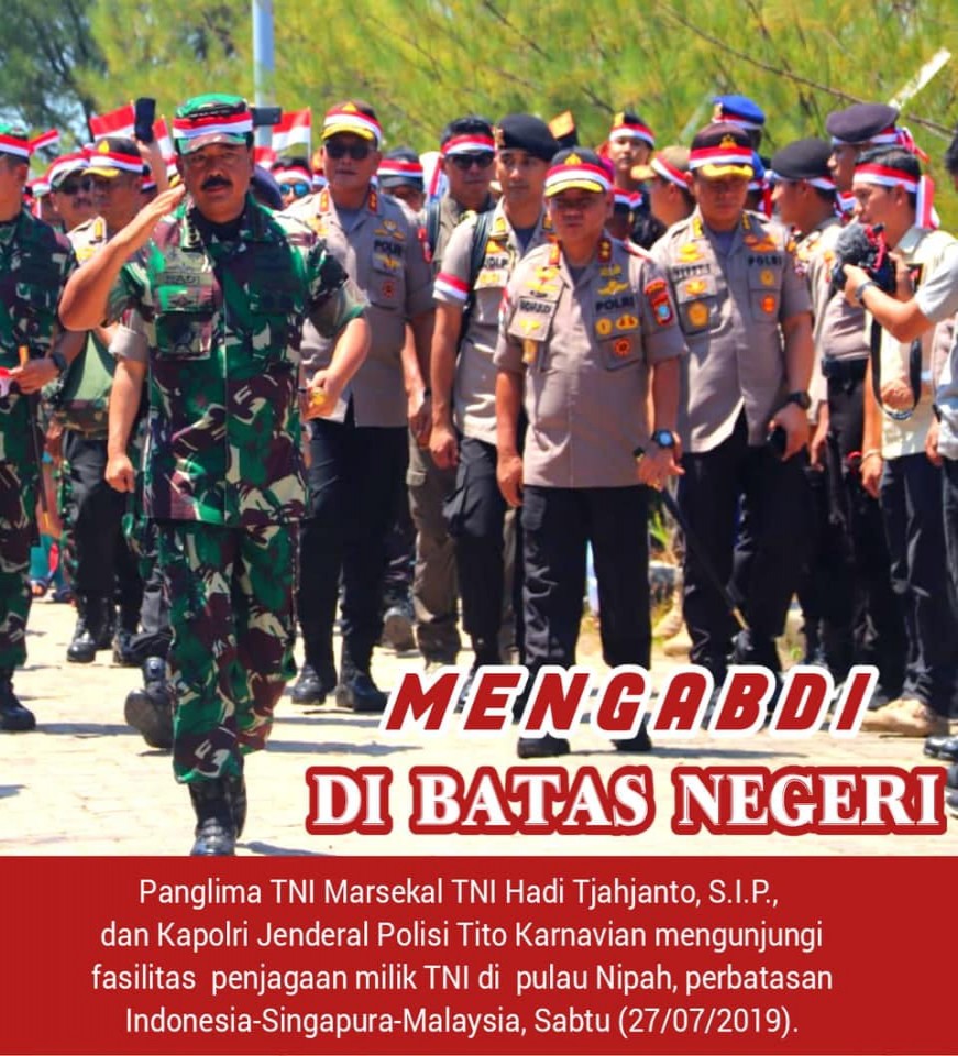 Panglima TNI bersama Kapolri saat mengunjungi Kepri 