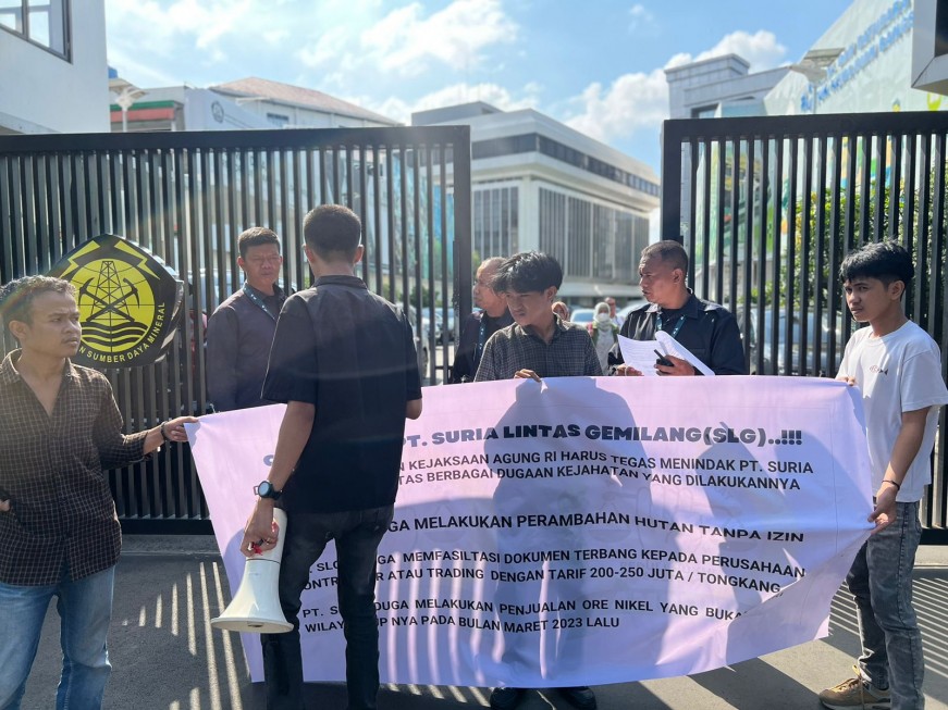 Ketgam : Aksi demonstrasi di kantor Minerba Jakarta 